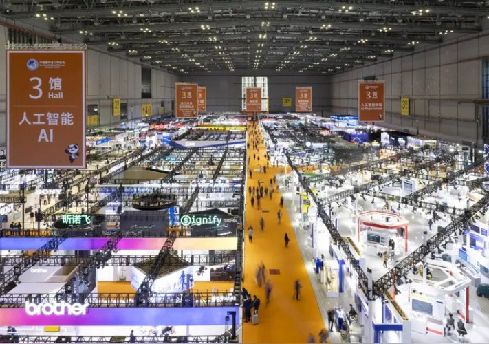 第八屆進(jìn)博會(huì)意向成交額突破5935億元 人工智能與機(jī)器人新品集中亮相